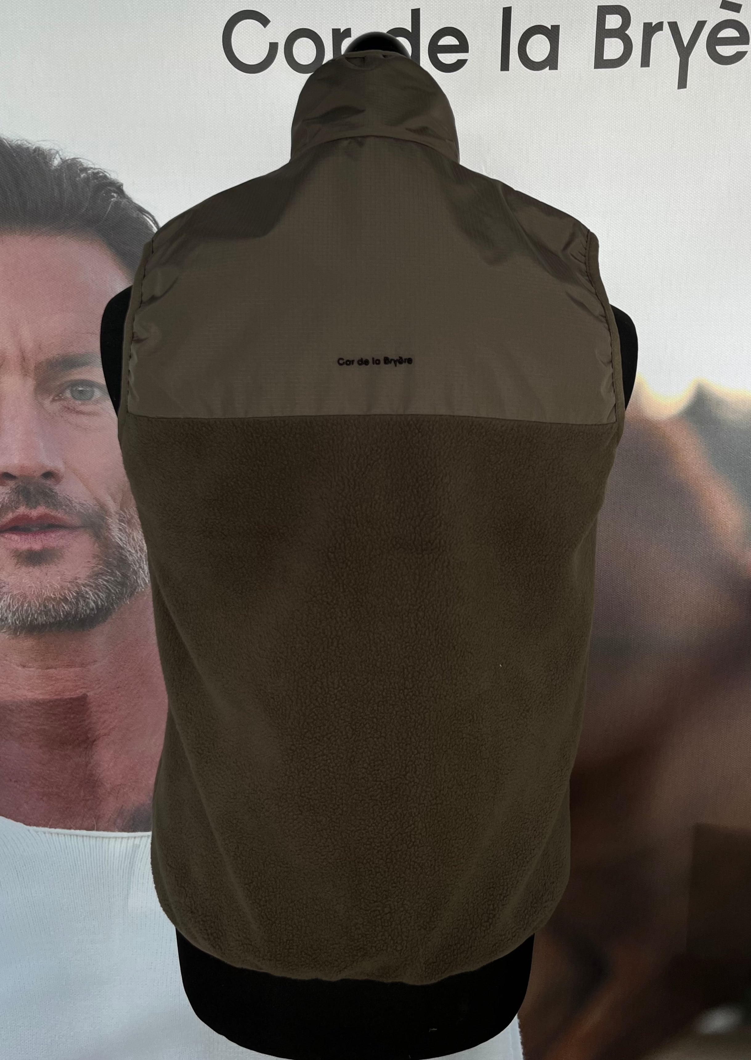 Weste Caleary mit Teddyfell und 3D Stick-Logo